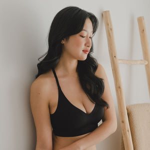 air-ee V-Neck Seamless Pullover Bra (Signature Edition) in Black