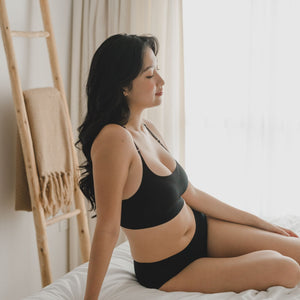 air-ee Scoop Neck Seamless Pullover Bra (Signature Edition) in Black