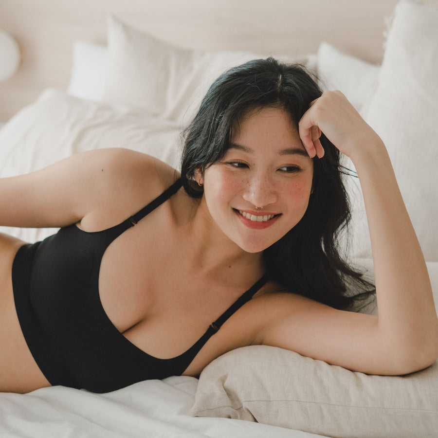 air-ee Scoop Neck Seamless Pullover Bra (Signature Edition) in Black