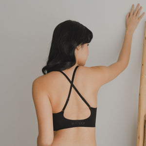 air-ee V-Neck Seamless Pullover Bra (Signature Edition) in Black