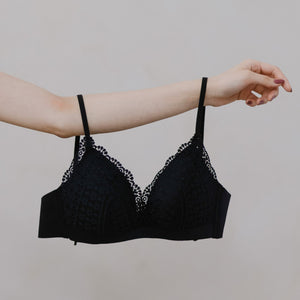 Hoppy Poppy! Seamless Lightly-Lined Lace Bralette in Oatmilk