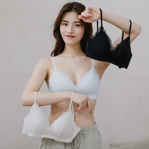 Hoppy Poppy! Seamless Lightly-Lined Lace Bralette in Oatmilk