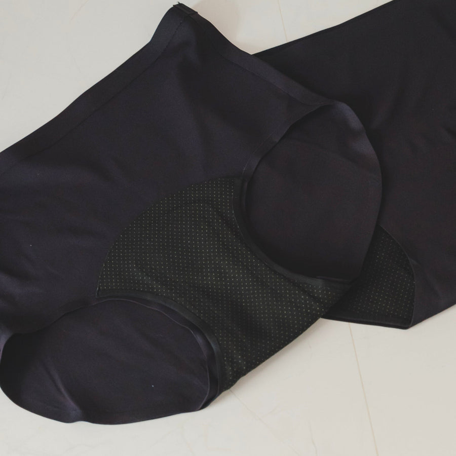 Hello Period! Overnight Seamless Mid-Rise Cheekie in Buttery Black