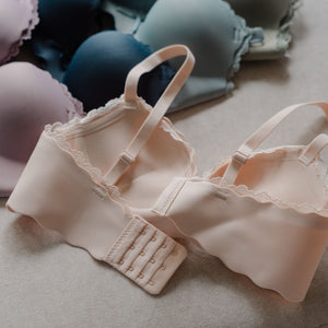 Perky Lift! Lash-Lace Seamless Push Up Wireless Bra in Pinkish Nude