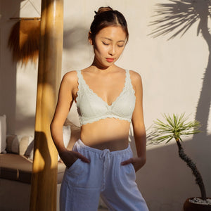 Hoppy Poppy! V2.0 Seamless Lightly-Lined Lace Bralette in Honeydew