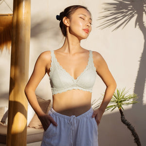 Hoppy Poppy! V2.0 Seamless Lightly-Lined Lace Bralette in Honeydew