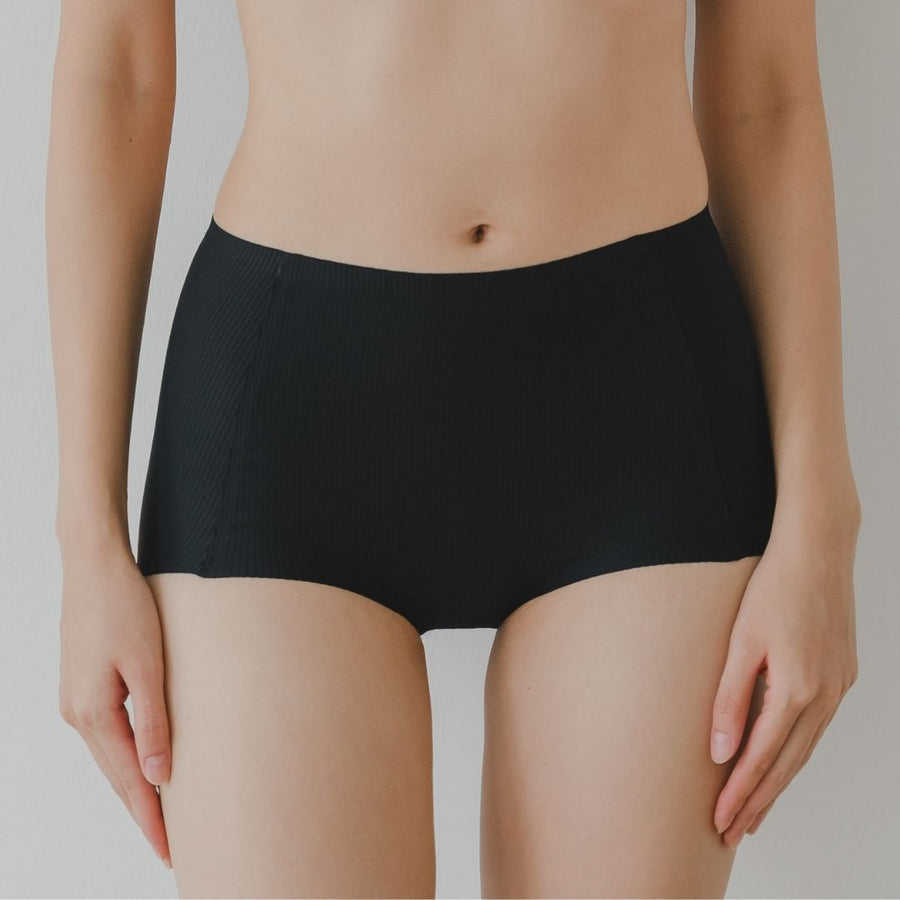 Forme Seamless Super Mid-Rise Cheekie in Black