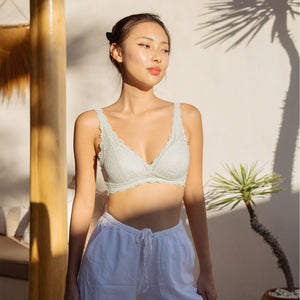 Hoppy Poppy! V2.0 Seamless Lightly-Lined Lace Bralette in Honeydew