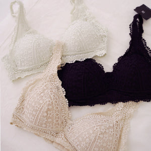 Hoppy Poppy! V2.0 Seamless Lightly-Lined Lace Bralette in Oatmilk