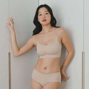 air-ee Scoop Neck Seamless Pullover Bra (Signature Edition) in Almond Nude
