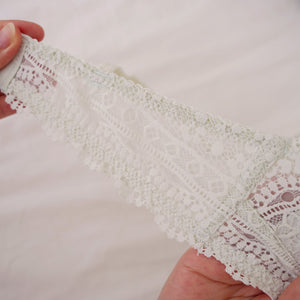 Hoppy Poppy! V2.0 Seamless Lightly-Lined Lace Bralette in Oatmilk