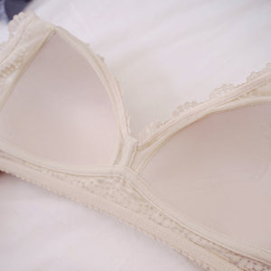 Hoppy Poppy! V2.0 Seamless Lightly-Lined Lace Bralette in Oatmilk