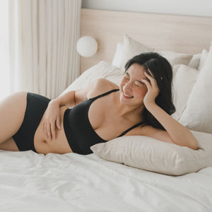 air-ee Scoop Neck Seamless Pullover Bra (Signature Edition) in Black