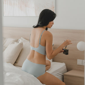 air-ee V-Neck Seamless Pullover Bra (Signature Edition) in Baby Blue
