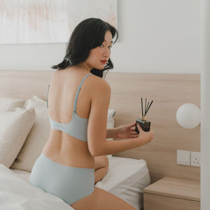 air-ee V-Neck Seamless Pullover Bra (Signature Edition) in Baby Blue