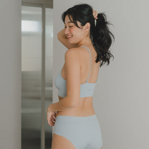 air-ee Scoop Neck Seamless Pullover Bra (Signature Edition) in Baby Blue
