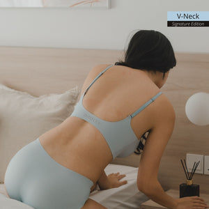 air-ee V-Neck Seamless Pullover Bra (Signature Edition) in Baby Blue