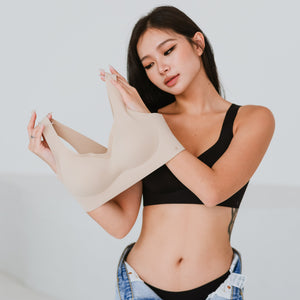 Air-ee Seamless Bra in Black - Thick Straps (Signature Edition)