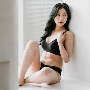Air-ee Seamless Bra in Black - V-Neck (Signature Edition)