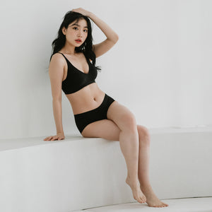 Air-ee Seamless Bra in Black - V-Neck (Signature Edition)