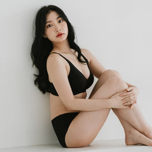 Air-ee Seamless Bra in Black - V-Neck (Signature Edition)