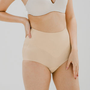 air-Shaper! No-Wedgie Super Mid-Rise Seamless Cheekie (Medium Compression) in Butter Nude